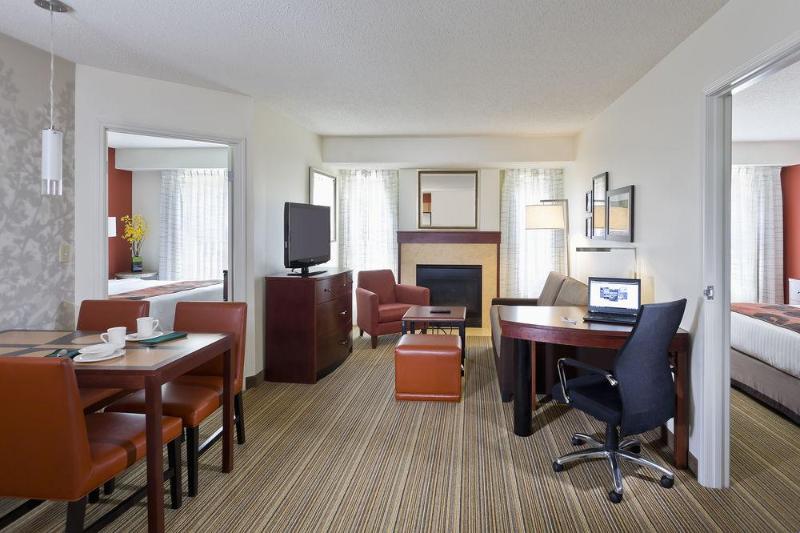 Residence Inn By Marriott Houston The Woodlands/lake Front Circle