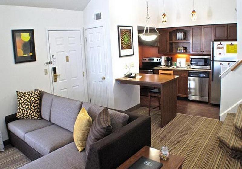 住所  Albany Airport Inn & Suites