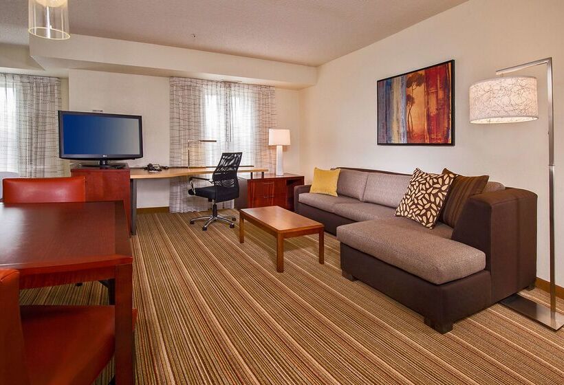 اقامتگاه Sonesta Es Suites Charlottesville University