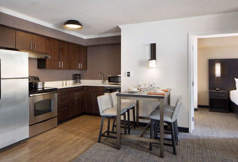 住所  Sonesta Es Suites Fresno