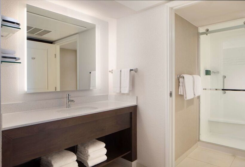 住所  Sonesta Es Suites Fresno