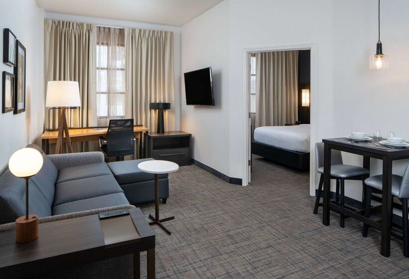 اقامتگاه Sonesta Es Suites New Orleans Convention Center