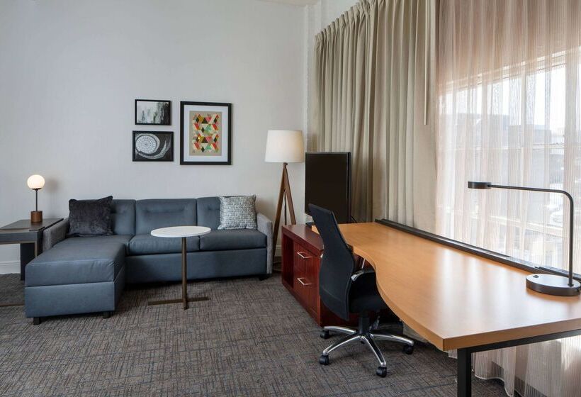 اقامتگاه Sonesta Es Suites New Orleans Convention Center