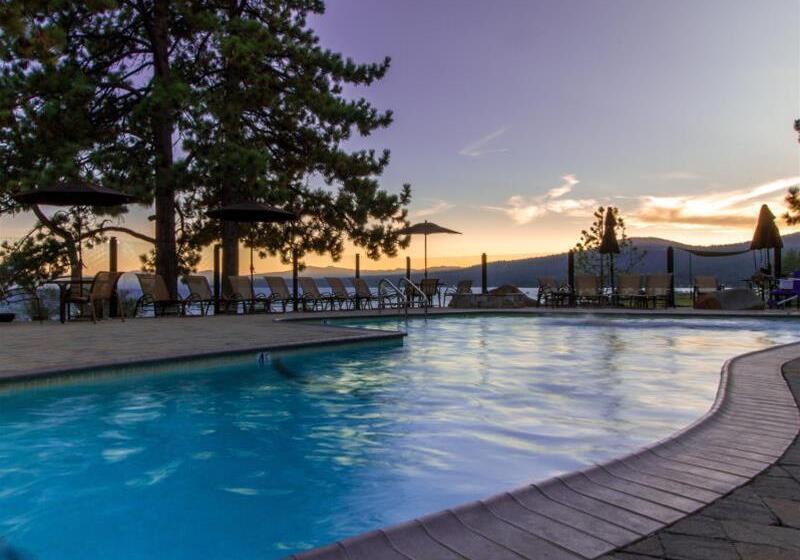 אתר נופש Red Wolf Lakeside Lodge