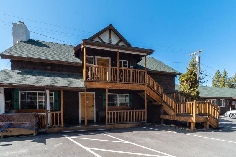 אתר נופש Red Wolf Lakeside Lodge