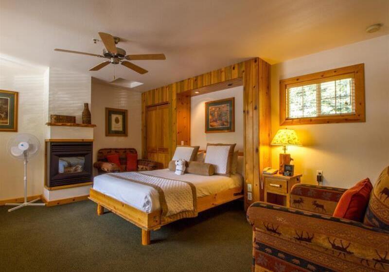 אתר נופש Red Wolf Lakeside Lodge