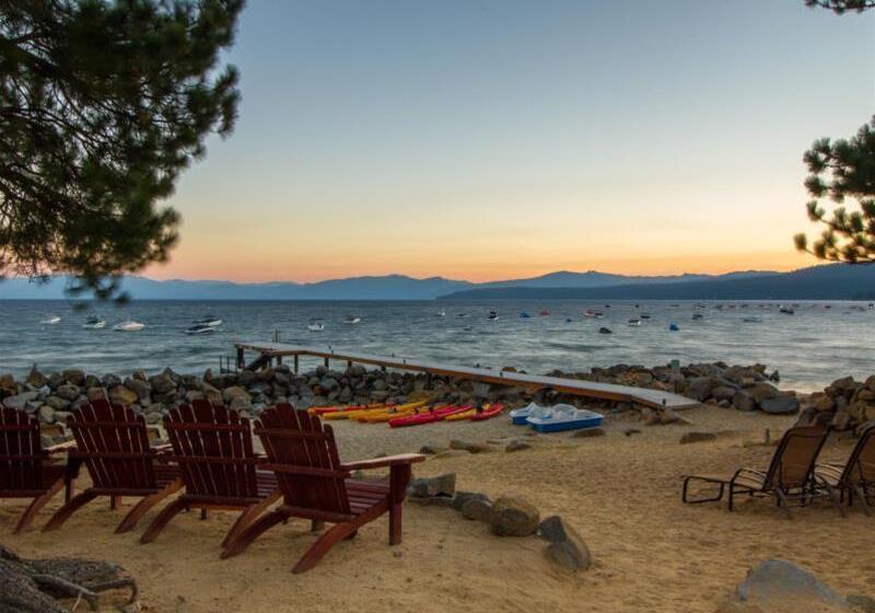 אתר נופש Red Wolf Lakeside Lodge