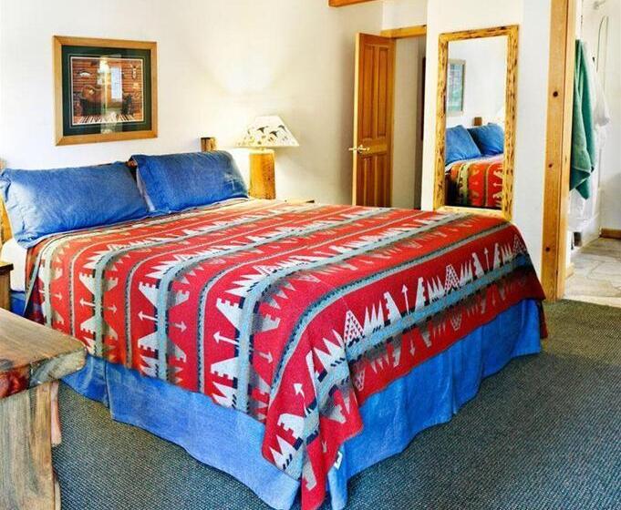 אתר נופש Red Wolf Lakeside Lodge