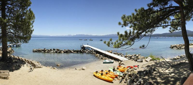 אתר נופש Red Wolf Lakeside Lodge