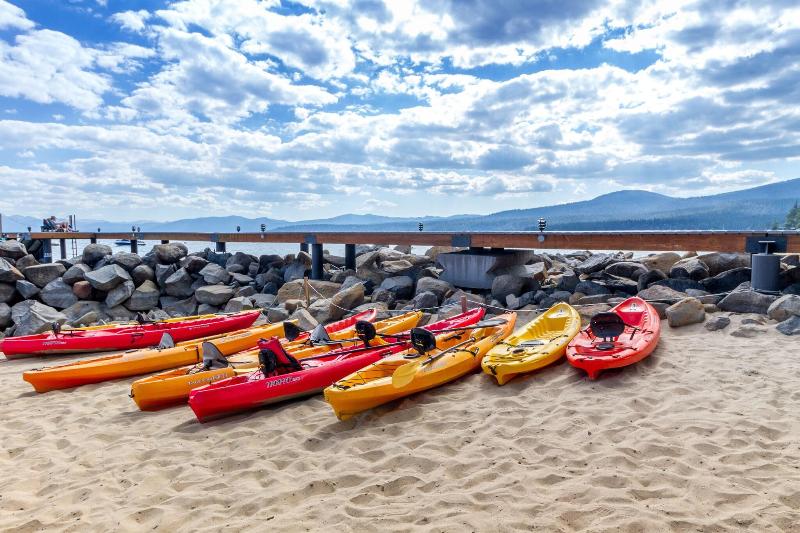 אתר נופש Red Wolf Lakeside Lodge