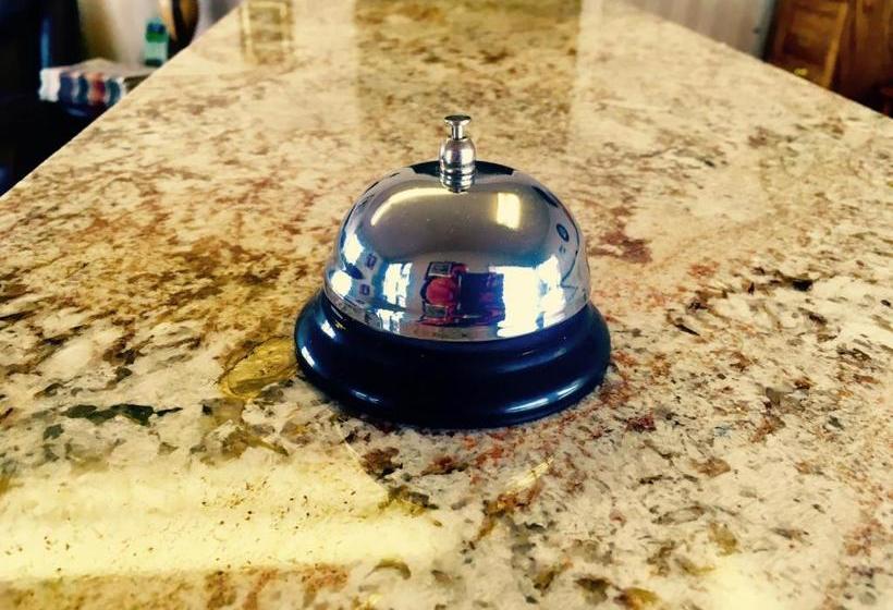 汽车旅馆 River Inn