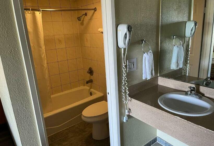 Rivera Inn & Suites Motel