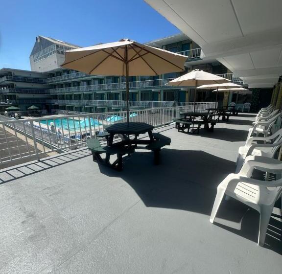 Royal Canadian Motel