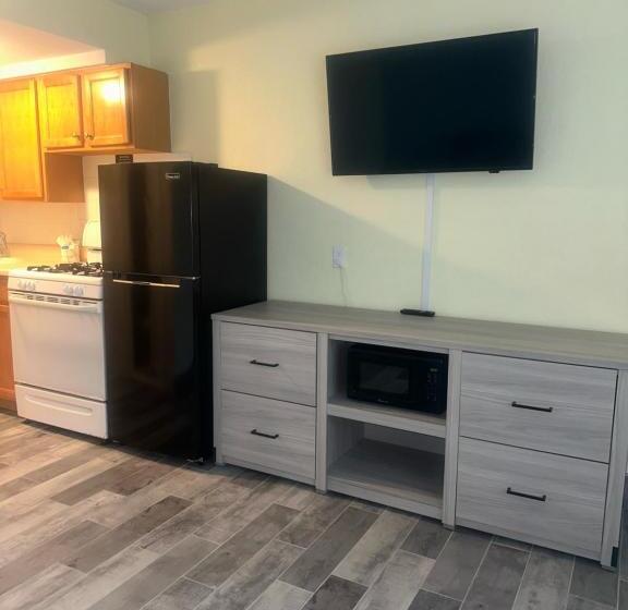 Royal Canadian Motel