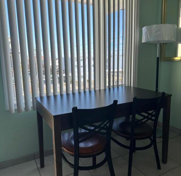 Royal Canadian Motel