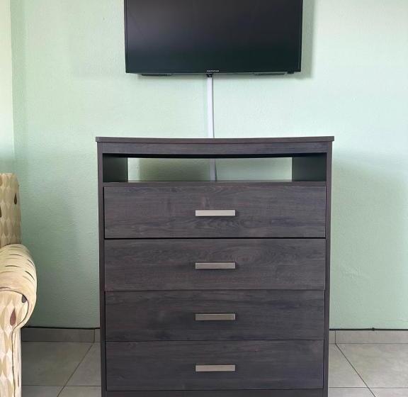 Royal Canadian Motel