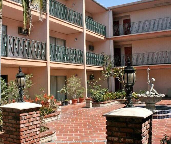 Royal Century Hotel At Lax