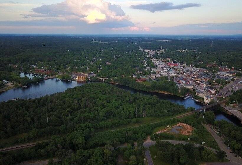 The Vue Boutique Hotel & Boathouse