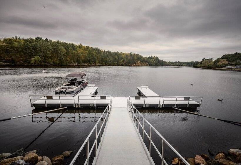 The Vue Boutique Hotel & Boathouse