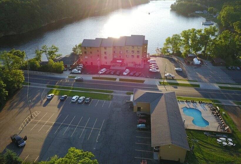 The Vue Boutique Hotel & Boathouse