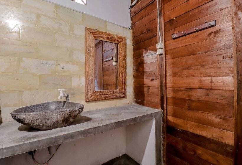 Adinda Beach Hotel And Villa