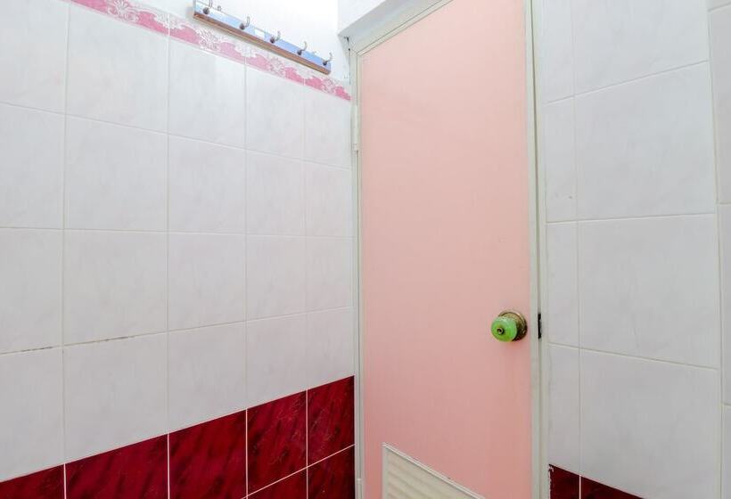 Adinda Beach Hotel And Villa