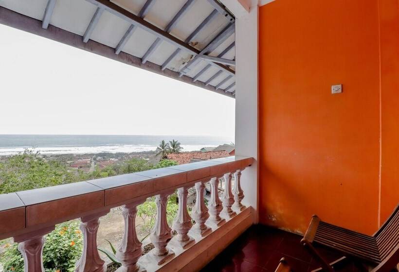 Adinda Beach Hotel And Villa