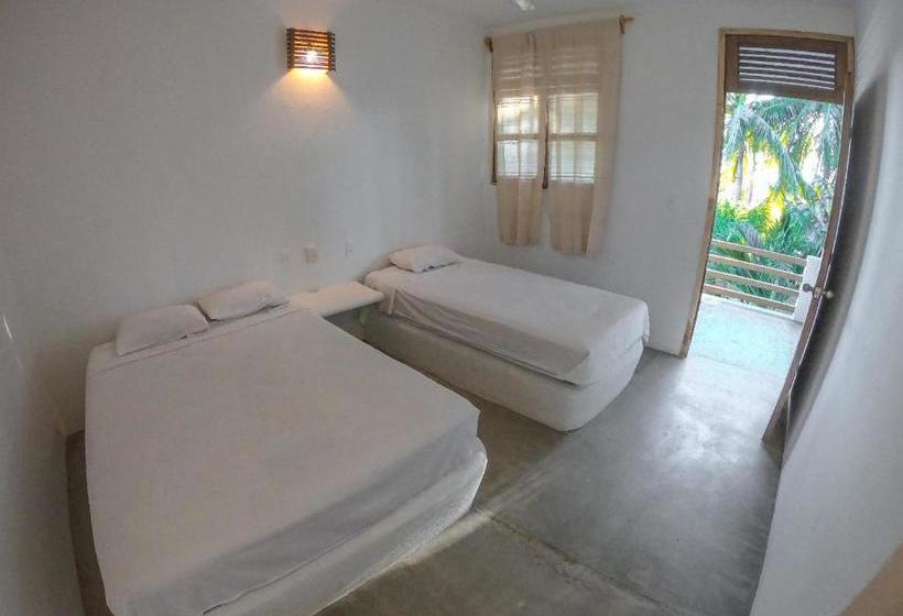 Общежитие Valhalla Beach House