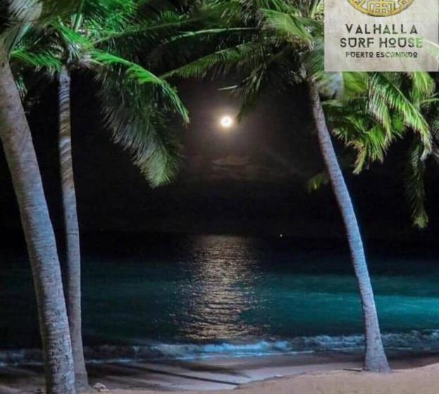 Общежитие Valhalla Beach House