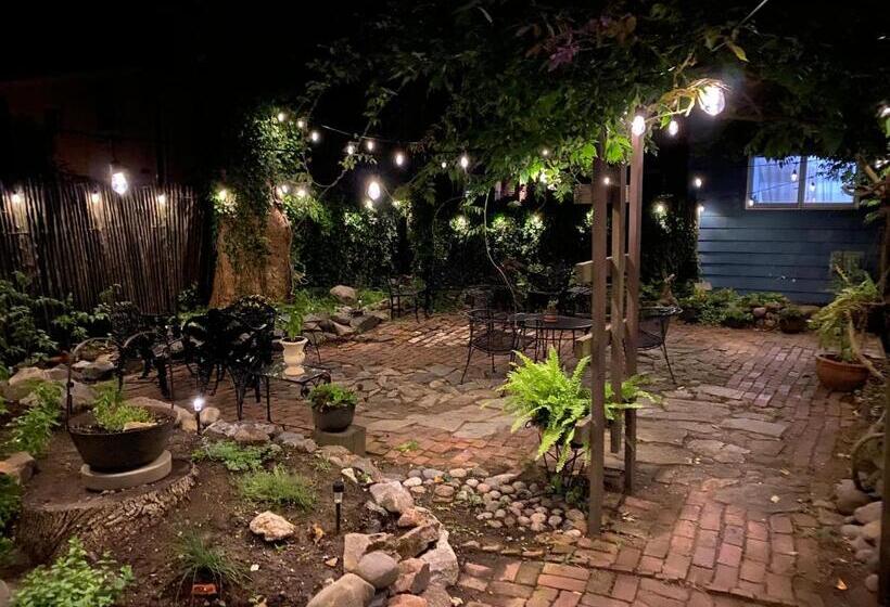 مبيت وإفطار Daniels House Inn