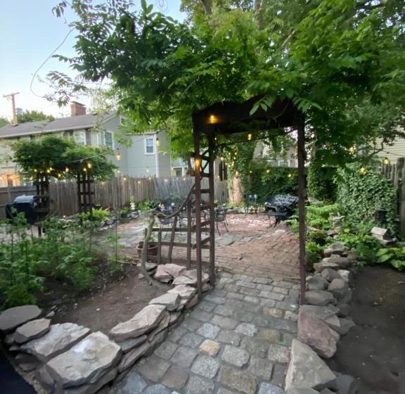 مبيت وإفطار Daniels House Inn