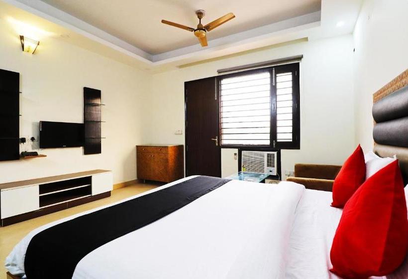 فندق Capital O 65693 The Sterling Villa