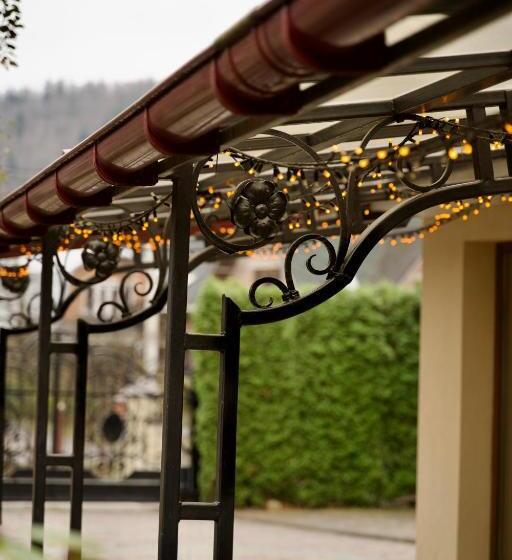 هتل петрос Family