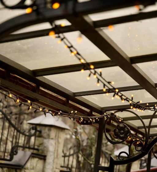 هتل петрос Family