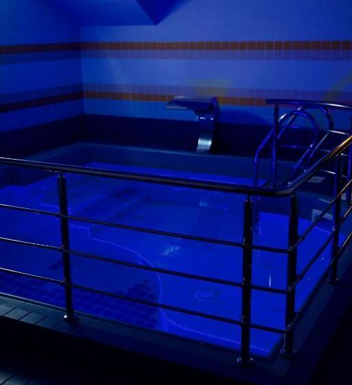 هتل петрос Family