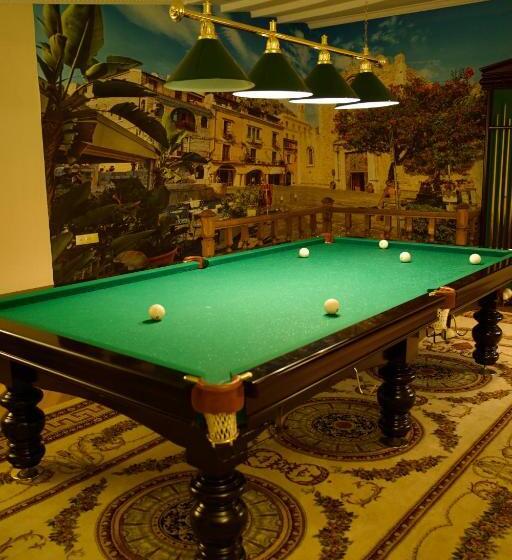 هتل петрос Family