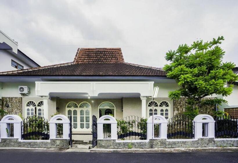 בית מלון כפרי Oyo 2004 Penginapan Bidara Syariah