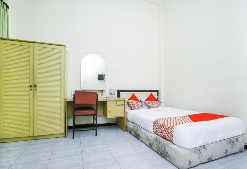 בית מלון כפרי Oyo 2004 Penginapan Bidara Syariah