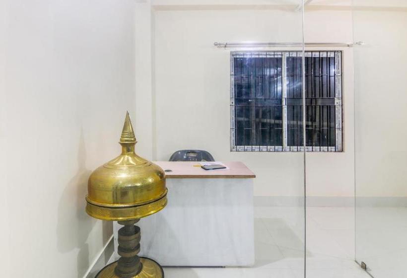هتل Oyo 61278 Adhikary Homestay