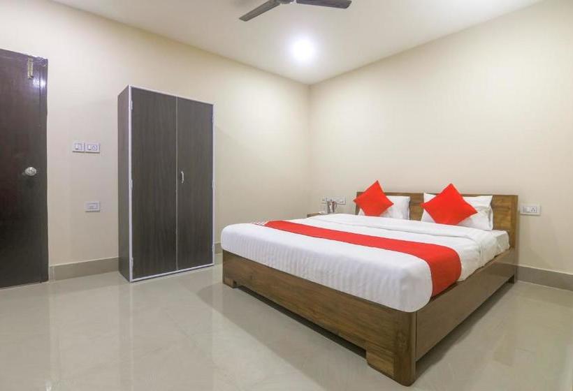 هتل Oyo 61278 Adhikary Homestay