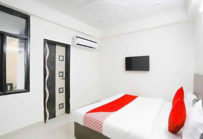 فندق Oyo 61722 Rajmahal Residency