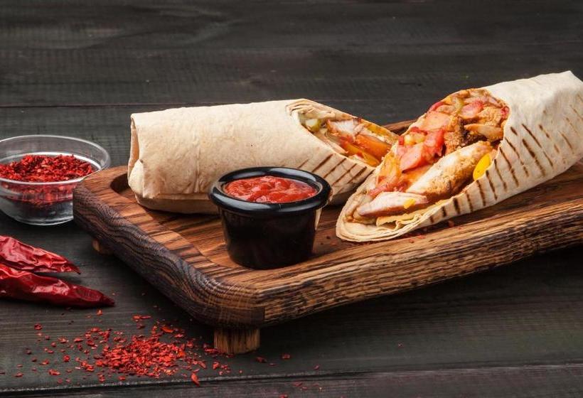 فندق Oyo 61722 Rajmahal Residency