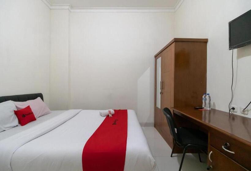 Отель Reddoorz Near Universitas Esa Unggul Bekasi Harapan Indah