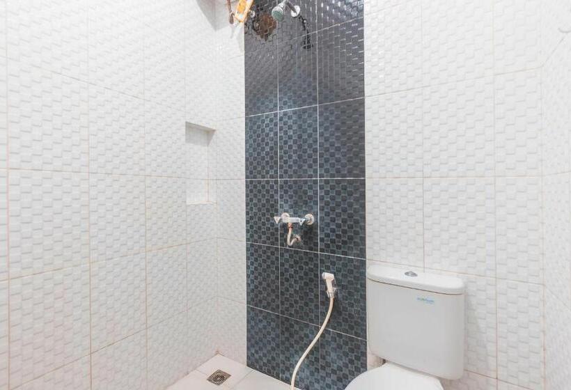 Отель Reddoorz Near Universitas Esa Unggul Bekasi Harapan Indah