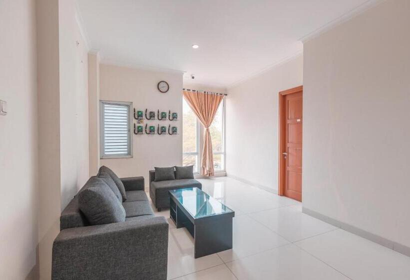 Отель Reddoorz Near Universitas Esa Unggul Bekasi Harapan Indah