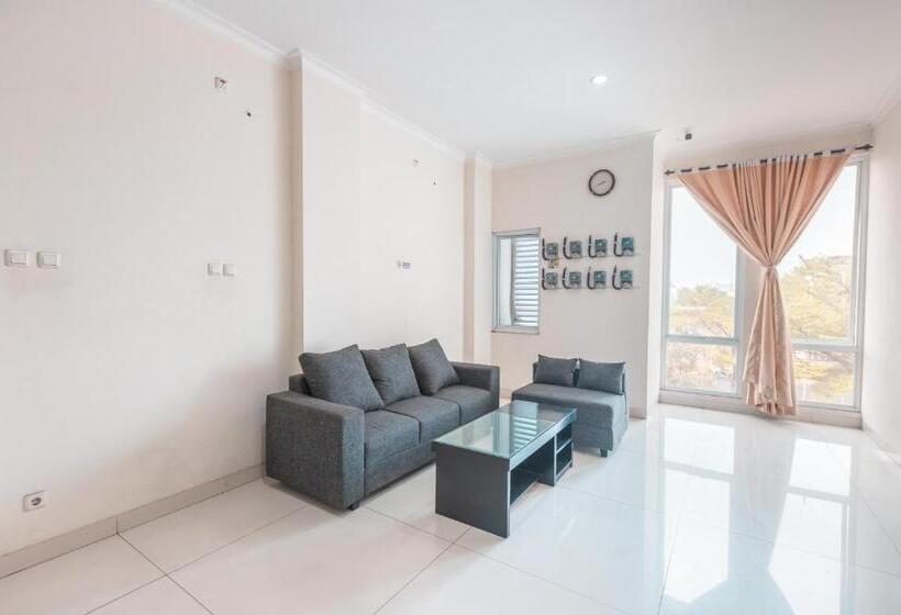 Отель Reddoorz Near Universitas Esa Unggul Bekasi Harapan Indah