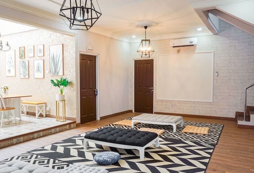 호텔 Spot On 2053 Granada Syariah Home Stay