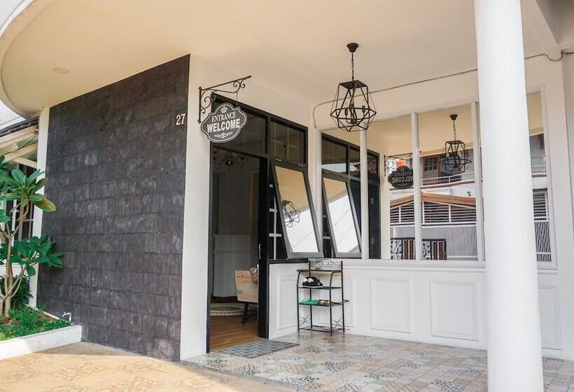 호텔 Spot On 2053 Granada Syariah Home Stay