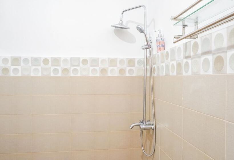 호텔 Spot On 2053 Granada Syariah Home Stay