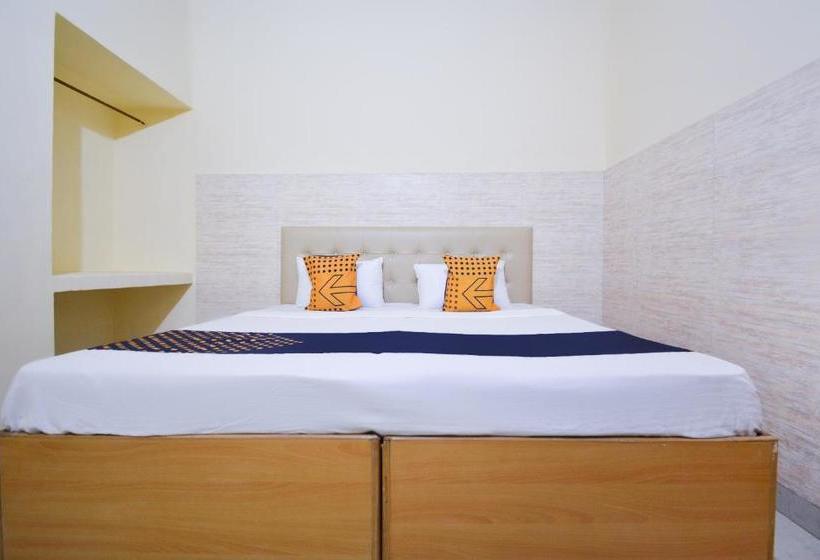 فندق Spot On 64839 S S Guest House